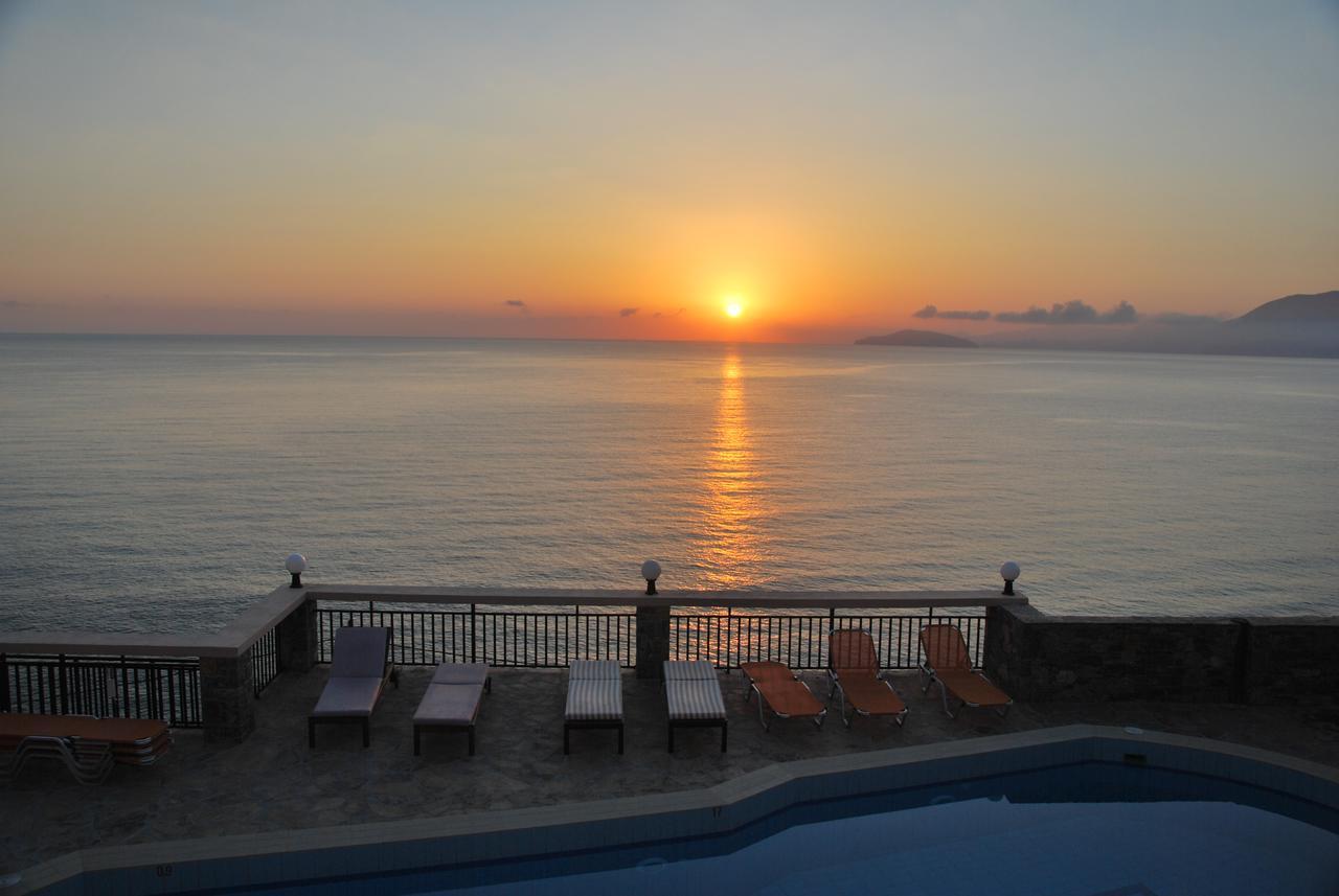 Ostria Apartahotel